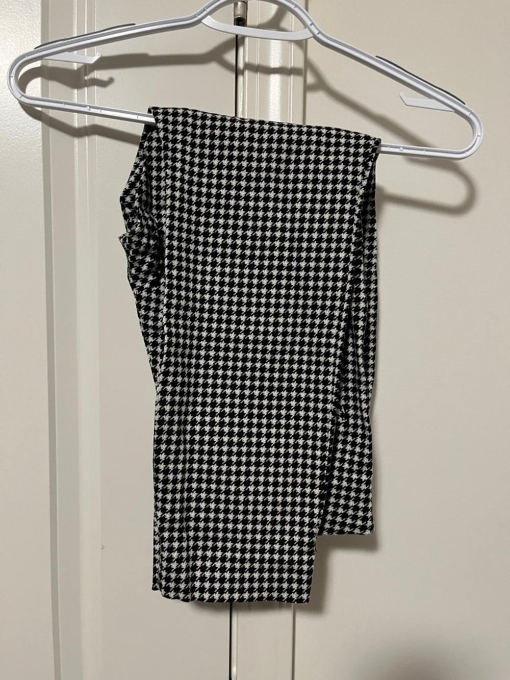 Black & White Houndstooth Knit Capri